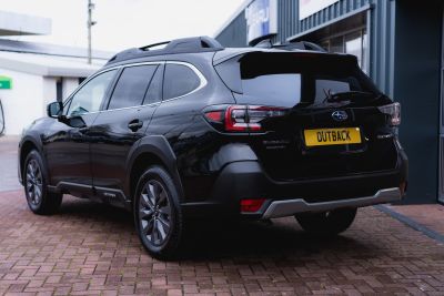 Subaru Outback 2.5 Limited Awd Cvt Petrol Crystal Black Silica