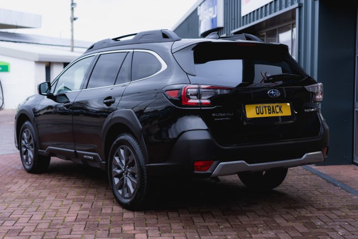 Subaru Outback 2.5 Limited Awd Cvt Petrol Crystal Black Silica