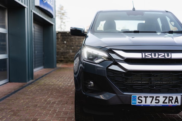 Isuzu D-Max 1.9 Dl40 Auto Diesel Obsidian Grey Mica