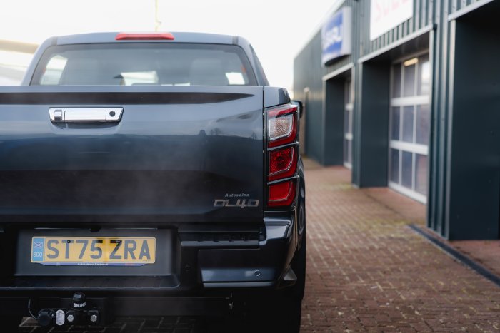 Isuzu D-Max 1.9 Dl40 Auto Diesel Obsidian Grey Mica