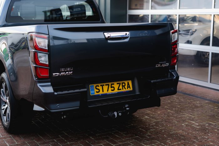 Isuzu D-Max 1.9 Dl40 Auto Diesel Obsidian Grey Mica