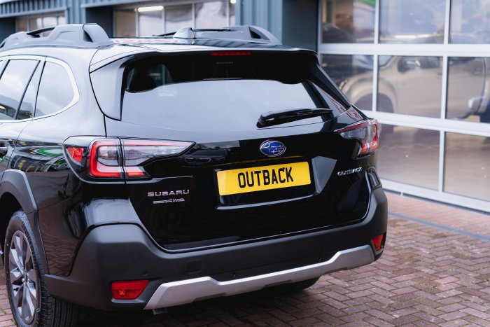 Subaru Outback 2.5 Limited Awd Cvt Petrol Crystal Black Silica