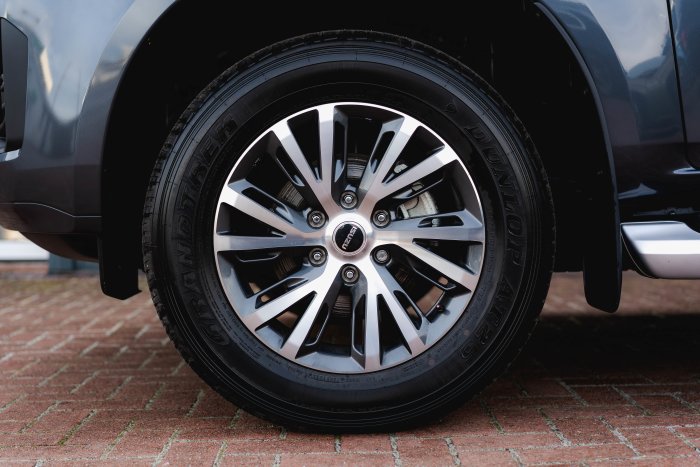 Isuzu D-Max 1.9 Dl40 Auto Diesel Obsidian Grey Mica