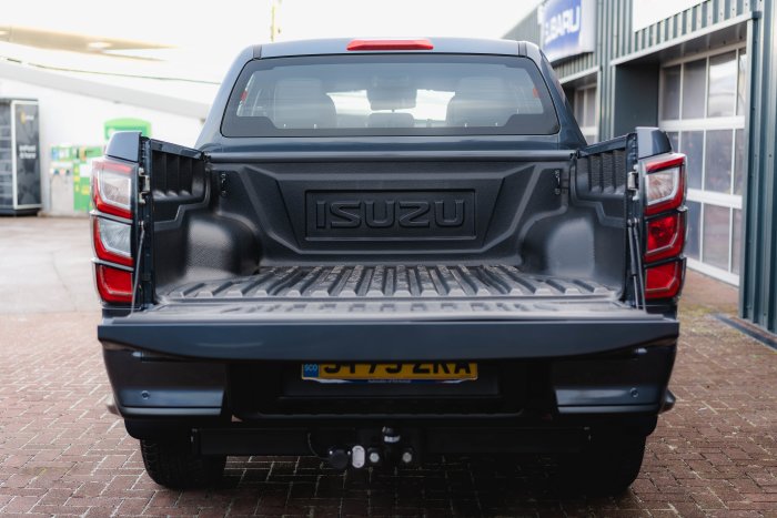 Isuzu D-Max 1.9 Dl40 Auto Diesel Obsidian Grey Mica