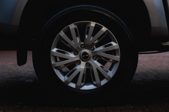 Isuzu D-Max 1.9 Dl20 Diesel Mercury Silver Metallic