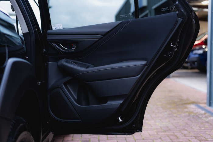 Subaru Outback 2.5 Limited Awd Cvt Petrol Crystal Black Silica