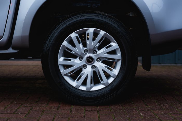 Isuzu D-Max 1.9 Dl20 Diesel Mercury Silver Metallic