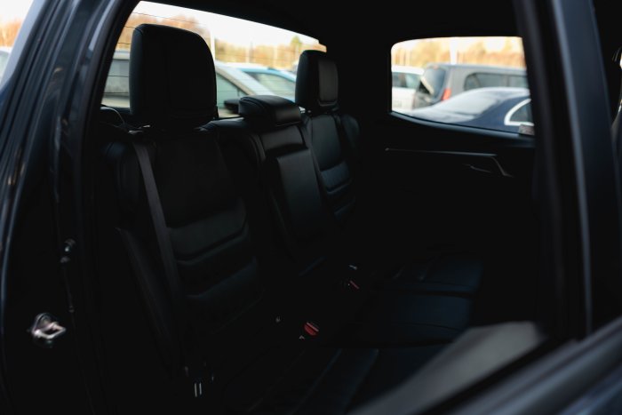 Isuzu D-Max 1.9 Dl40 Auto Diesel Obsidian Grey Mica