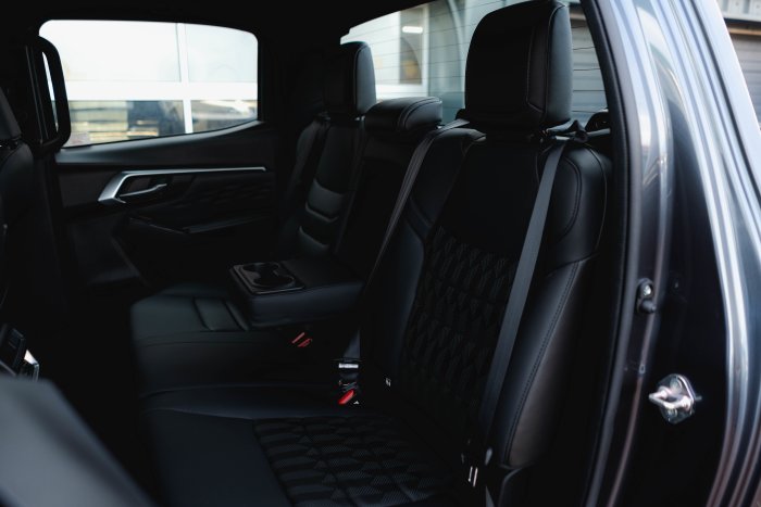 Isuzu D-Max 1.9 Dl40 Auto Diesel Obsidian Grey Mica