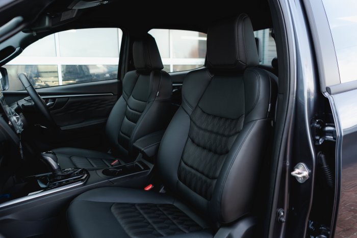 Isuzu D-Max 1.9 Dl40 Auto Diesel Obsidian Grey Mica