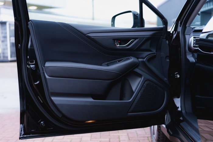 Subaru Outback 2.5 Limited Awd Cvt Petrol Crystal Black Silica