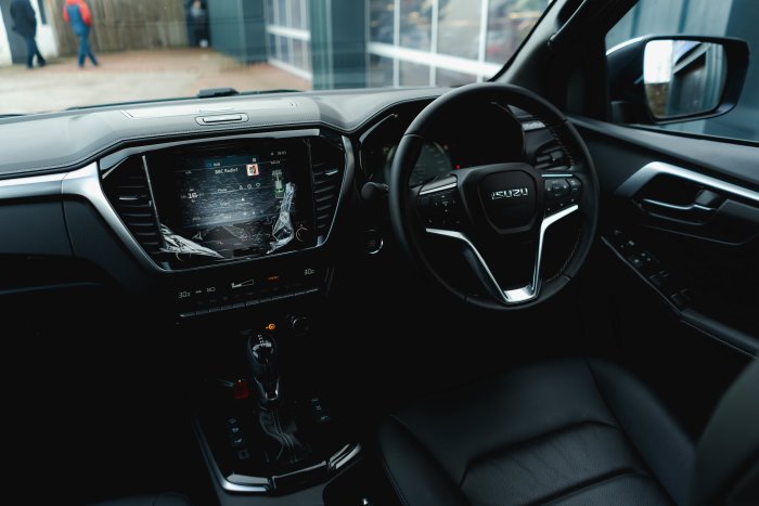 Isuzu D-Max 1.9 Dl40 Auto Diesel Obsidian Grey Mica