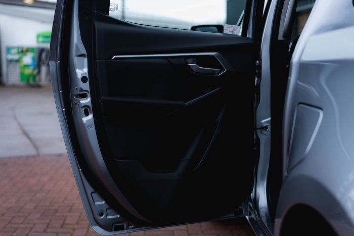 Isuzu D-Max 1.9 Dl20 Diesel Mercury Silver Metallic