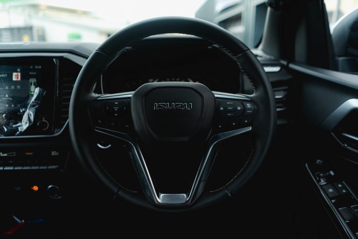 Isuzu D-Max 1.9 Dl40 Auto Diesel Obsidian Grey Mica