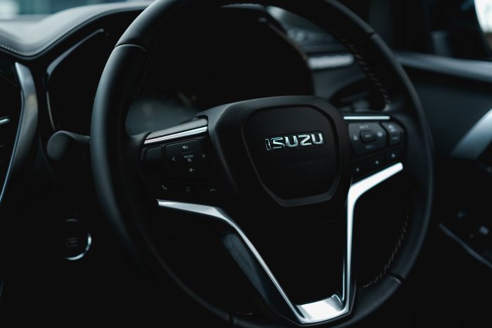 Isuzu D-Max 1.9 Dl40 Auto Diesel Obsidian Grey Mica