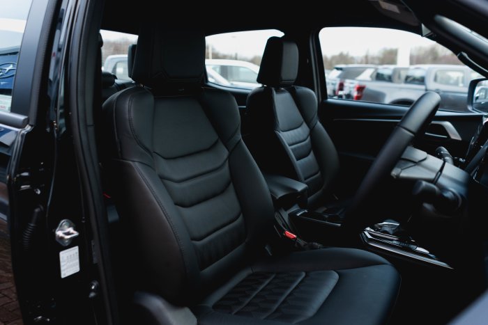 Isuzu D-Max 1.9 Dl40 Auto Diesel Onyx Black Mica