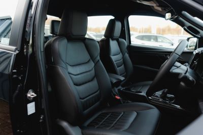 Isuzu D-Max 1.9 V-Cross Auto Diesel Onyx Black Mica