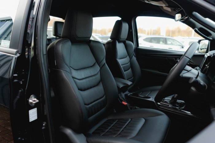 Isuzu D-Max 1.9 V-Cross Auto Diesel Onyx Black Mica