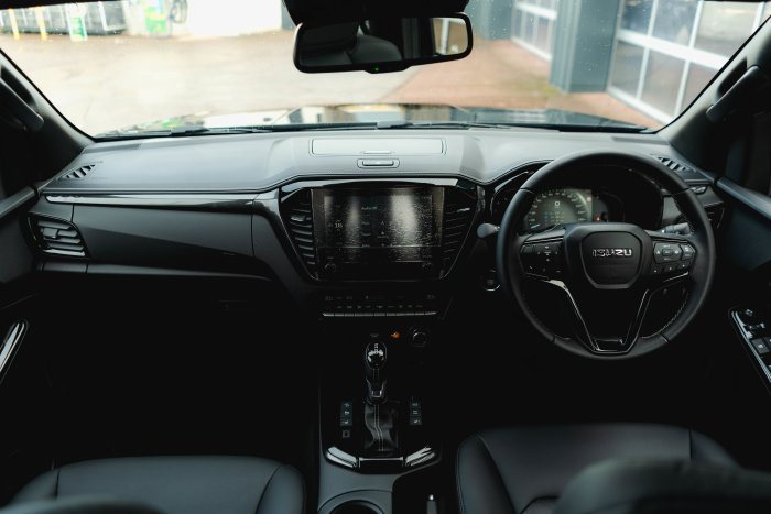 Isuzu D-Max 1.9 V-Cross Auto Diesel Onyx Black Mica