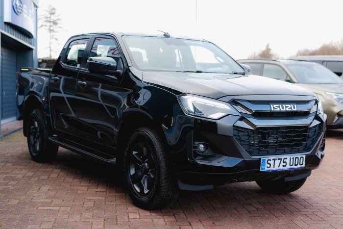 Isuzu D-Max 1.9 V-Cross Auto Diesel Onyx Black Mica