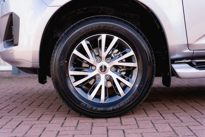 Isuzu D-Max 1.9 Dl40 Auto Diesel Mercury Silver Metallic