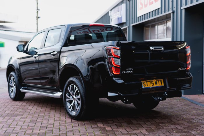Isuzu D-Max 1.9 Dl40 Auto Diesel Onyx Black Mica