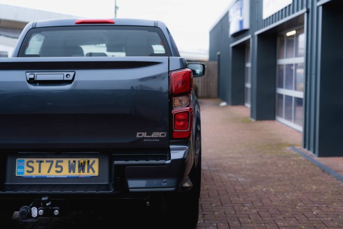 Isuzu D-Max 1.9 Dl20 Auto Diesel Obsidian Grey Mica