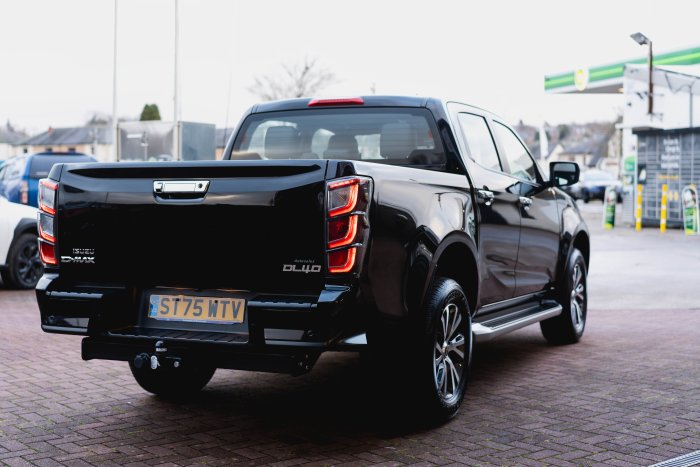 Isuzu D-Max 1.9 Dl40 Auto Diesel Onyx Black Mica