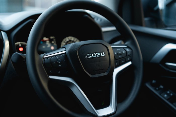 Isuzu D-Max 1.9 Dl20 Diesel Mercury Silver Metallic