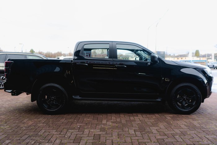 Isuzu D-Max 1.9 V-Cross Auto Diesel Onyx Black Mica