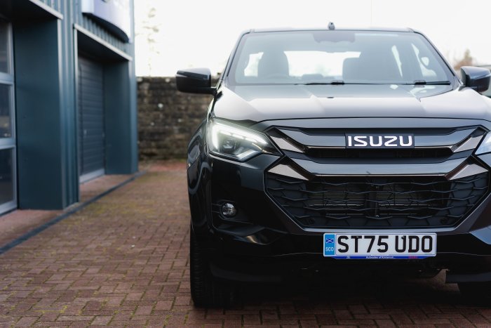 Isuzu D-Max 1.9 V-Cross Auto Diesel Onyx Black Mica