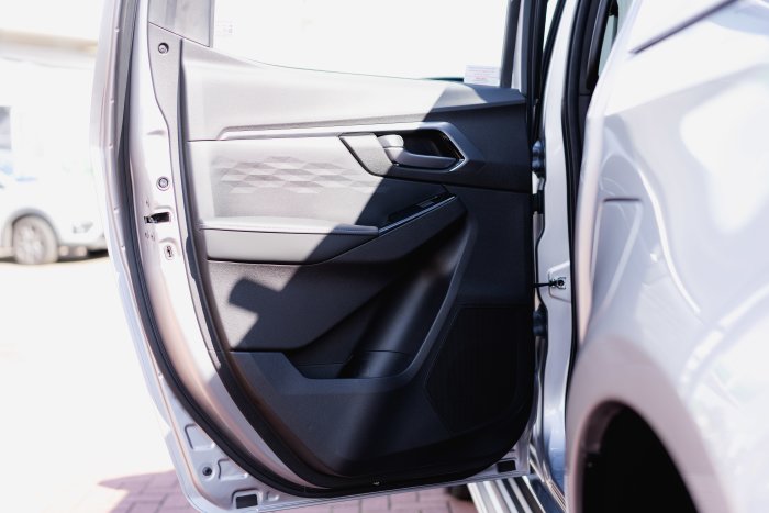 Isuzu D-Max 1.9 Dl40 Auto Diesel Mercury Silver Metallic