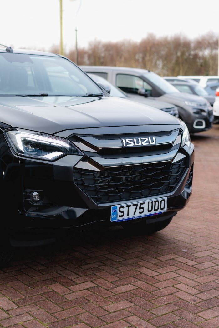 Isuzu D-Max 1.9 V-Cross Auto Diesel Onyx Black Mica