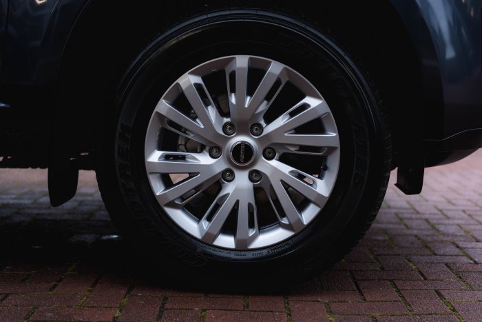 Isuzu D-Max 1.9 Dl20 Auto Diesel Obsidian Grey Mica