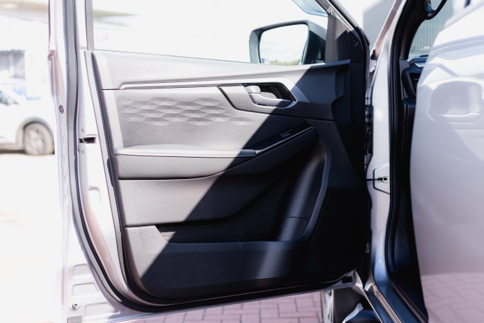 Isuzu D-Max 1.9 Dl40 Auto Diesel Mercury Silver Metallic