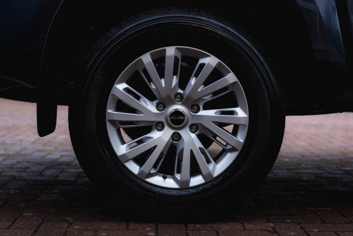 Isuzu D-Max 1.9 Dl20 Auto Diesel Obsidian Grey Mica