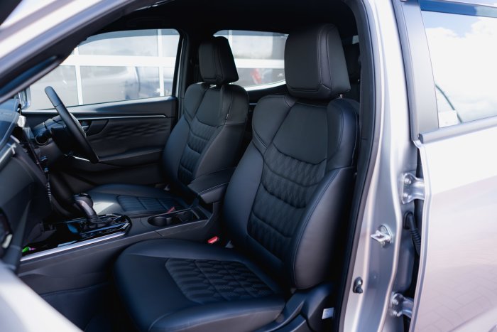 Isuzu D-Max 1.9 Dl40 Auto Diesel Mercury Silver Metallic