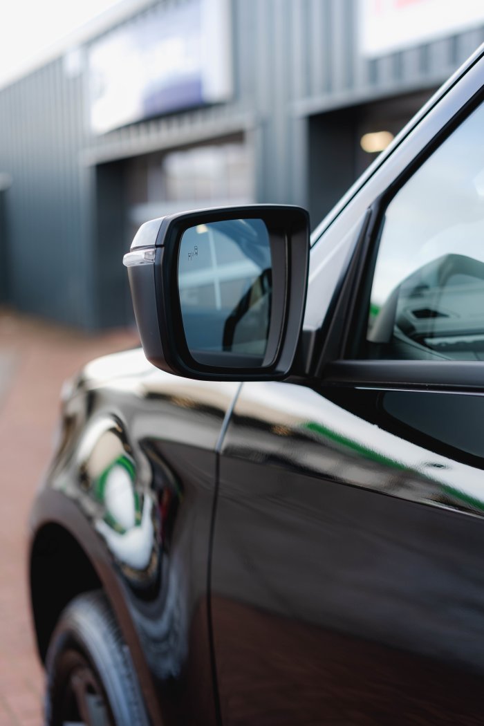 Isuzu D-Max 1.9 V-Cross Auto Diesel Onyx Black Mica