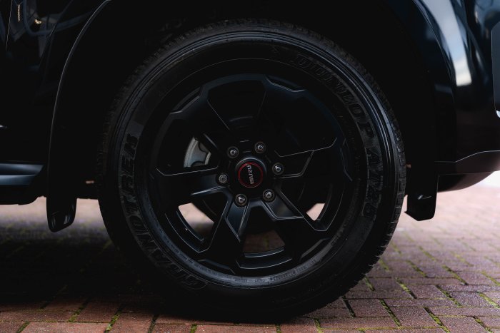 Isuzu D-Max 1.9 V-Cross Auto Diesel Onyx Black Mica