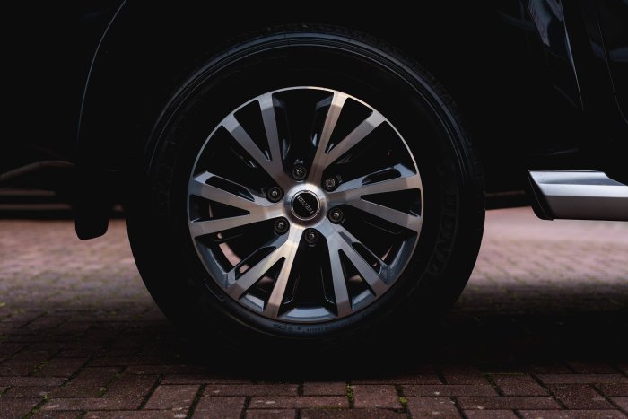 Isuzu D-Max 1.9 Dl40 Auto Diesel Onyx Black Mica