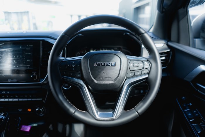 Isuzu D-Max 1.9 Dl40 Auto Diesel Mercury Silver Metallic