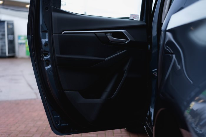 Isuzu D-Max 1.9 Dl20 Auto Diesel Obsidian Grey Mica