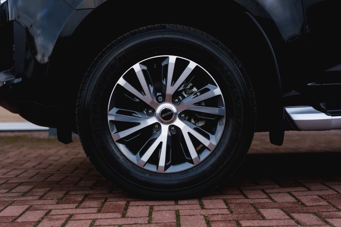 Isuzu D-Max 1.9 Dl40 Auto Diesel Onyx Black Mica