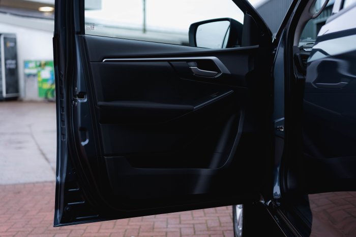 Isuzu D-Max 1.9 Dl20 Auto Diesel Obsidian Grey Mica