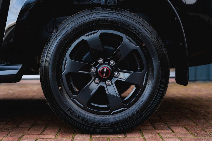 Isuzu D-Max 1.9 V-Cross Auto Diesel Onyx Black Mica