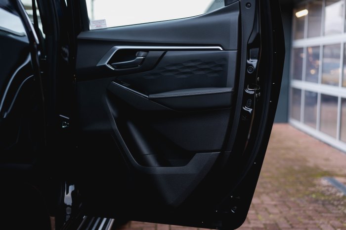 Isuzu D-Max 1.9 Dl40 Auto Diesel Onyx Black Mica