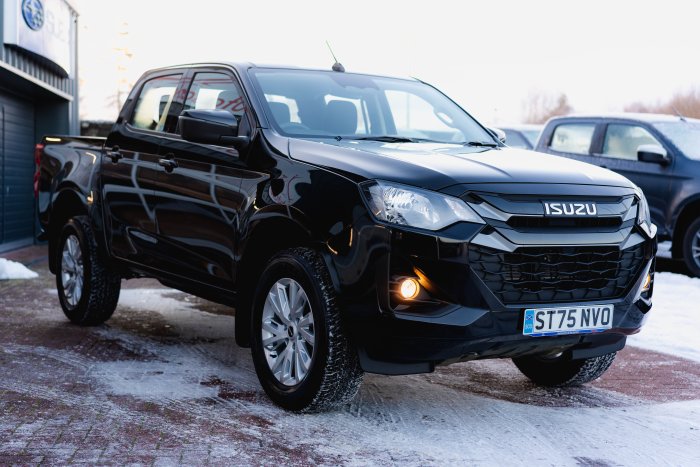 Isuzu D-Max 1.9 Dl20 Diesel Onyx Black Mica