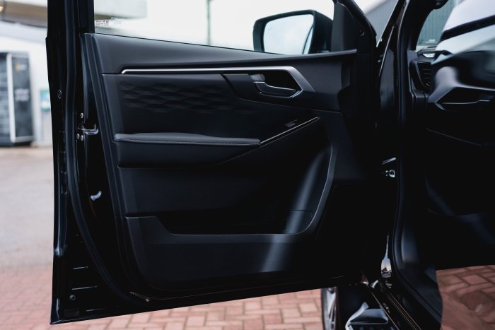 Isuzu D-Max 1.9 Dl40 Auto Diesel Onyx Black Mica