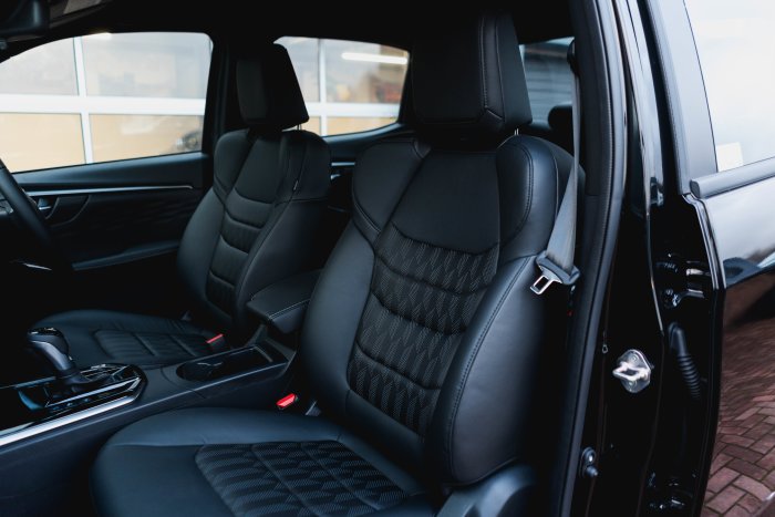 Isuzu D-Max 1.9 Dl40 Auto Diesel Onyx Black Mica