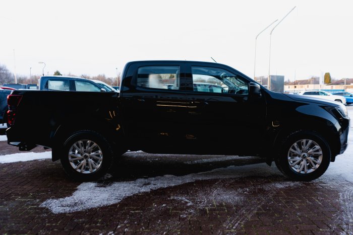 Isuzu D-Max 1.9 Dl20 Diesel Onyx Black Mica
